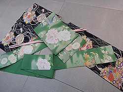 くす玉に手毬文様小紋に緑地に花柄名古屋帯