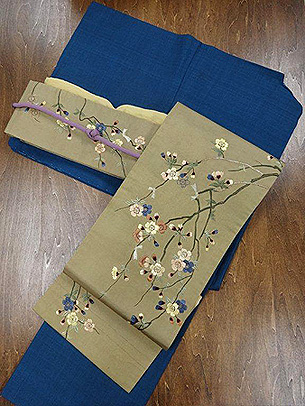 縹（はなだ）色本場結城単衣に桜の刺繍帯