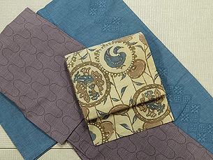 納戸色綿薩摩と葡萄鼠色網手文様綿薩摩に花に鳳凰文和更紗帯