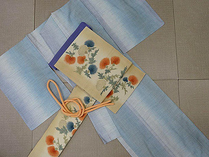 紅花紬単衣にアザミの花本袋帯