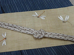 彼岸花に蜻蛉刺繍帯