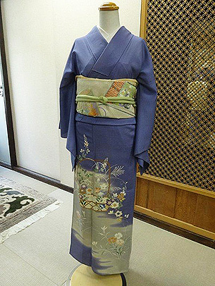 紫カゴに秋草付下に波に汐汲み桶文様袋帯