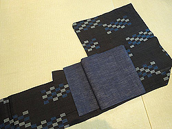 地空き市松文様宮古上布に麻点絣名古屋帯