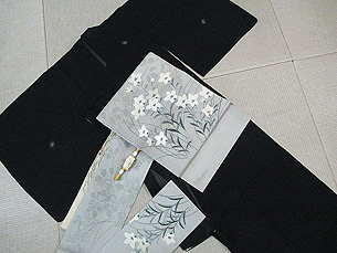 虫たちの刺繍明石縮に萩に桔梗刺繍絽名古屋帯