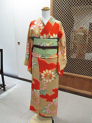 菊に雲取模様小紋に鶸色に秋の庭図名古屋帯