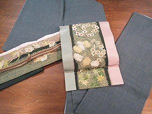 結城紬に四季の花々丸紋刺繍名古屋帯