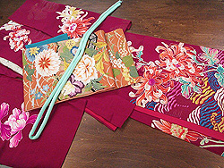 菊と芍薬三つ紋訪問着に秋の花尽くし刺繍袋帯