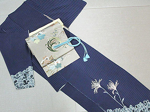 菊付下袷に花紋刺繍帯