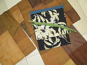 黄八丈切継袷に栗の木に小鳥染帯