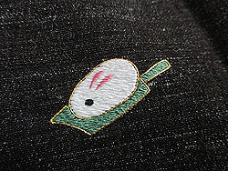 憲房色結城縮に羽兎の刺繍袷