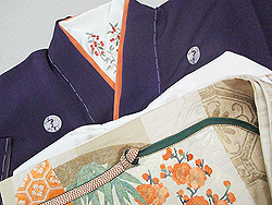 梅の五つ紋に南天の刺繍半衿