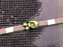 梅紅葉の刺繍名古屋帯と梅彫金帯留