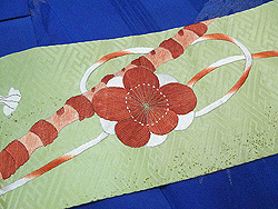 梅に篳篥(ひちりき)の刺繍帯