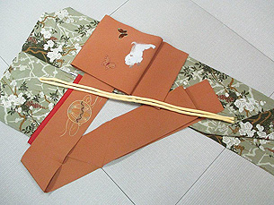 南天に梅の小紋に子犬の刺繍名古屋帯