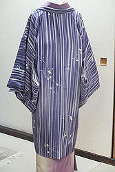 縦暈し小枝に小花羽織