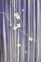 縦暈し小枝に小花羽織