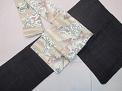 色変わり亀甲結城紬に雪中鹿の図名古屋帯