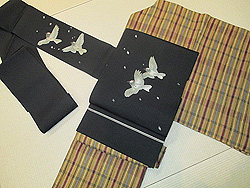 格子郡上紬に雪に飛ぶ雀刺繍名古屋帯