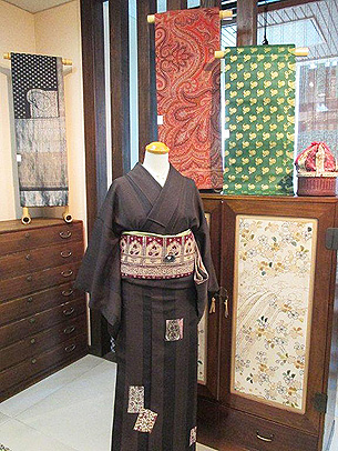 風通お召しにインド更紗ちらしの付下に茜インド更紗名古屋帯