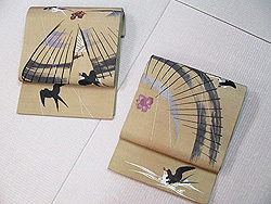 番傘につばめ刺繍開き名古屋帯