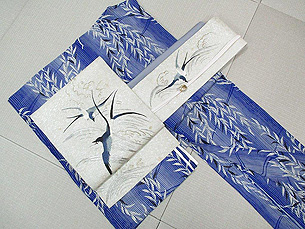 縦絽縮緬の柳文様小紋に滝にツバメの刺繍夏名古屋帯