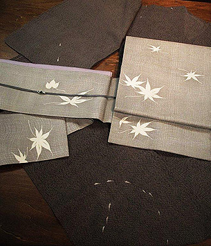 絽地水紋にメダカ染小紋に銀鼠色紅葉文様紗名古屋帯