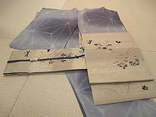 麻の葉紋様暈し紗単衣にハグロトンボと秋草刺繍帯