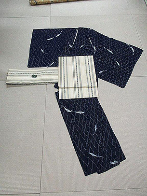 編目紋様に群れ鮎の絽小紋に紗献上帯