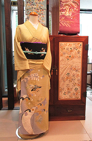 立浪に千鳥の色留袖にアザミの夏帯