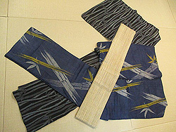 ブルー地笹柄の越後上布とねじれ竹模様小千谷縮に対馬麻半幅帯