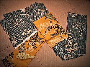 伊予染め秋草模様小紋に辛子色萩に鈴虫の夏名古屋帯