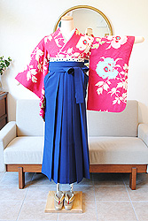 濃桃色地芍薬文様