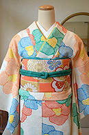 総絞り椿文様正絹振袖