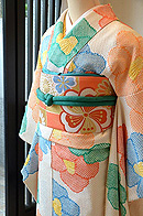 総絞り椿文様正絹振袖