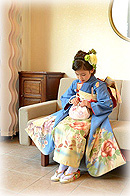 蝶々に牡丹の図祝い着