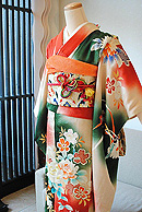 新入荷☆薔薇文様中振袖