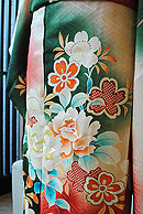 新入荷☆薔薇文様中振袖