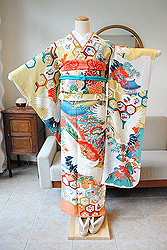 舞鶴宝亀甲文様鶸色振袖