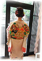 明るく華やかな訪問着でご参列