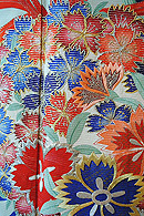 水色地花薬玉刺繍絽縮緬中振袖