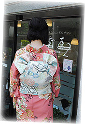 夏小紋で結婚パーティーへ