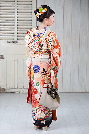 振袖　アンティーク　刺繍　相良刺繍　菊花　乱菊　牡丹　着物　101b p 振袖 アンティーク 刺繍 相良刺繍 菊花 乱菊 牡丹 着物 101b p