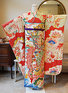 青海波に宝舟の図刺繍振袖