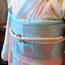 よろけ縞に蝶々の図中振袖