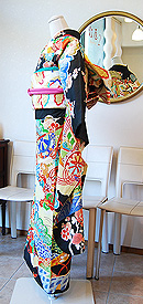 笠松に御所車雲取り文黒振袖