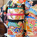 笠松に御所車雲取り文黒振袖