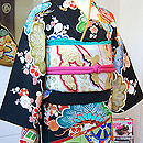 笠松に御所車雲取り文黒振袖