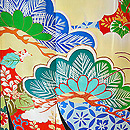 笠松に御所車雲取り文黒振袖