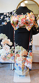 飛翔鶴松竹梅文様黒振袖