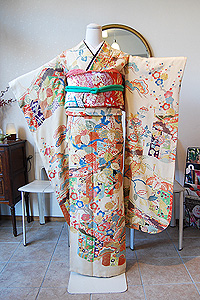 ◎特選◎大彦製白地古典文様振袖